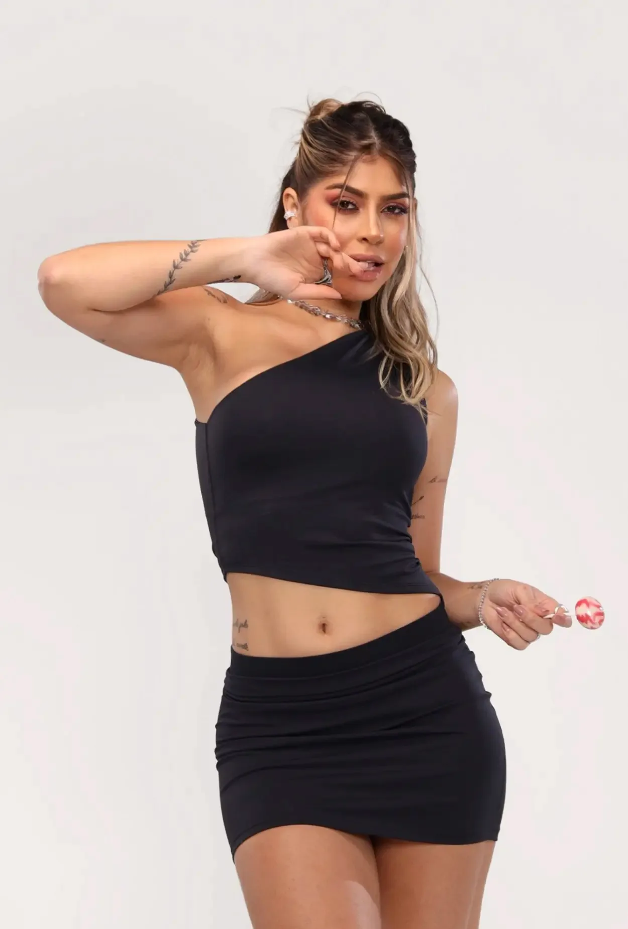 Cropped Adriana