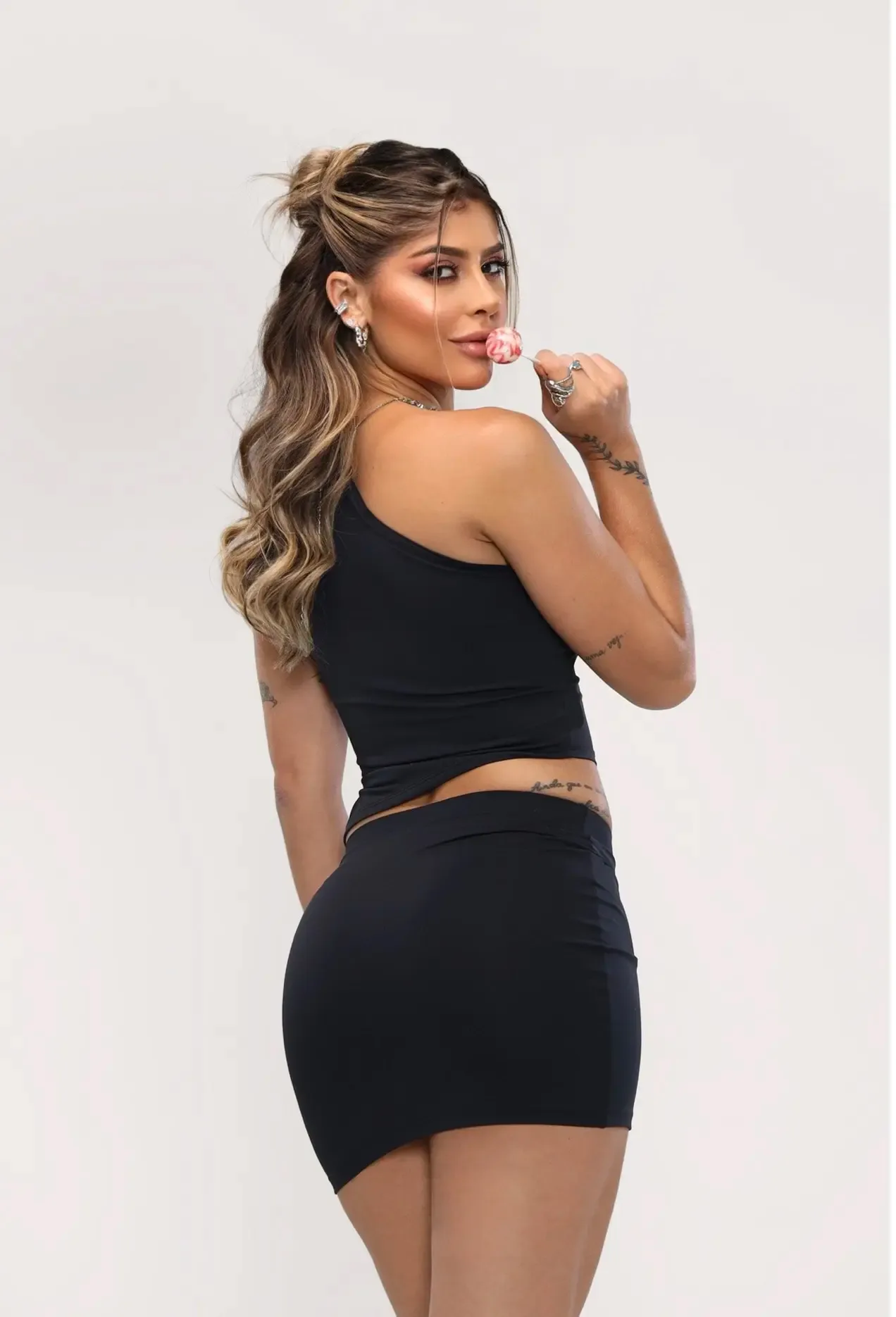 Cropped Adriana na cor Preto foto 2